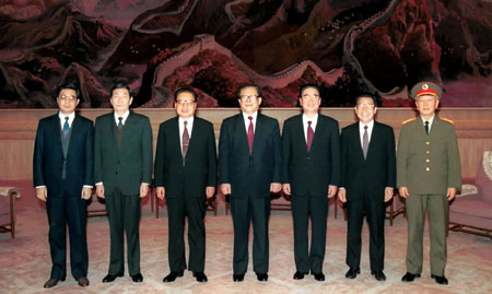 十四届以来中共中央政治局常委会见中外记者风