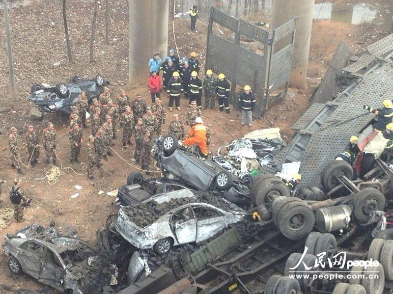 高清:连霍高速河南段货车爆炸 一大桥被炸塌