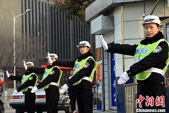 <em>美女交警</em>亮相徐州 --<em>图片</em>频道--人民网