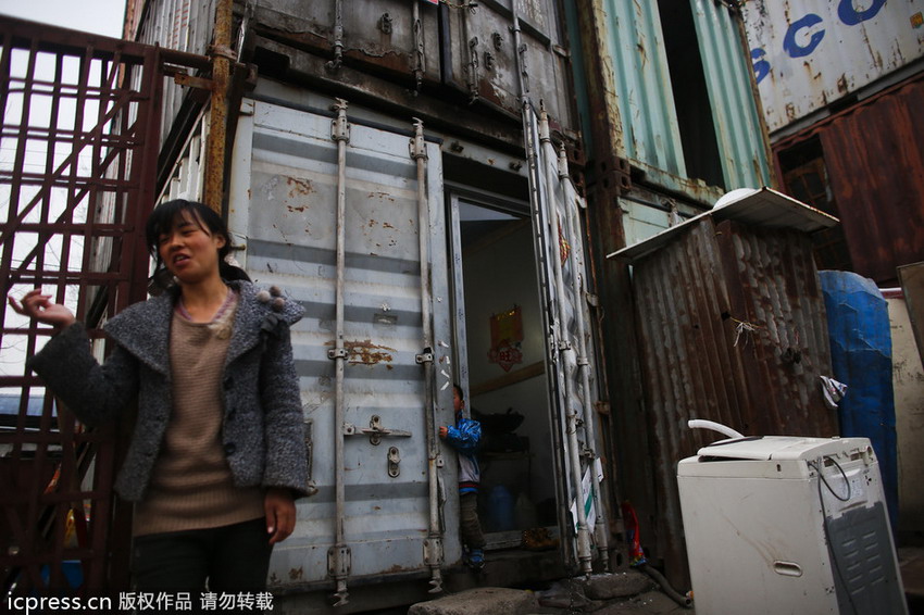 上海浦东工商排查集装箱村 勒令清除废品垃圾