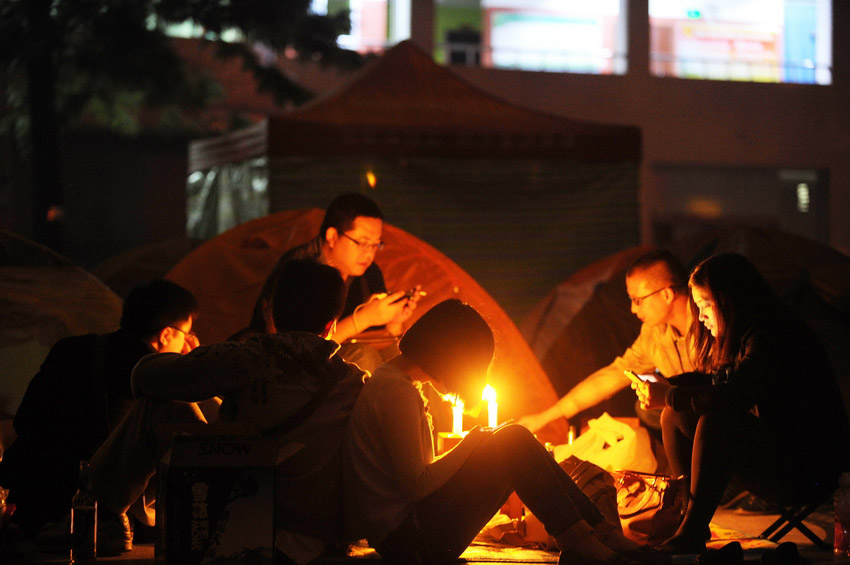 4��21��ߡA�X��~���H�b���w������p���{�ɦw�m�I���b�O�ǲ�ѡC