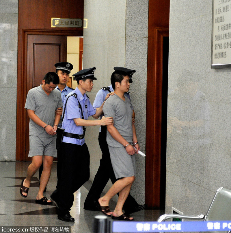 深圳公安局办证大楼停车场一宝马女被割喉开庭