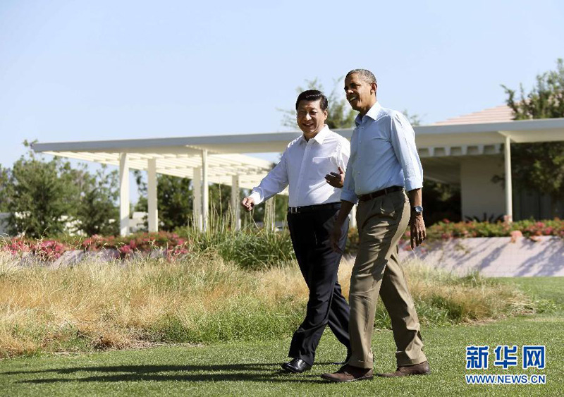 会晤开始前，习近平和奥巴马在风光秀丽的庄园内散步，在轻松的气氛中交谈。