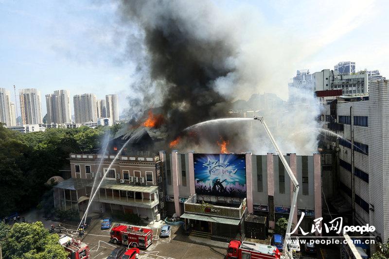 高清:广西柳州一娱乐会所发生大火+过火面积上