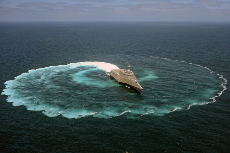 高清:360度转向蛇形机动:美濒海战舰性能强悍