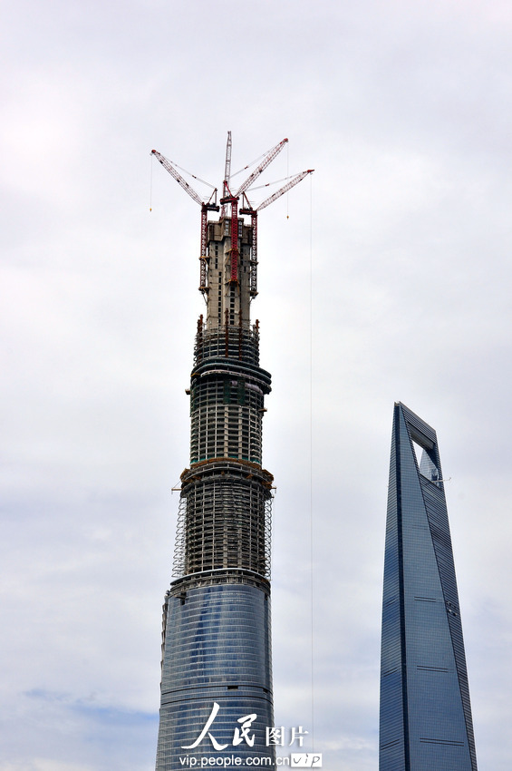 上海中心大厦实现主体结构封顶 达到125层58