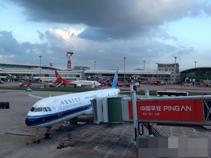 高清:深圳飞北京航班发生火警 伤12人
