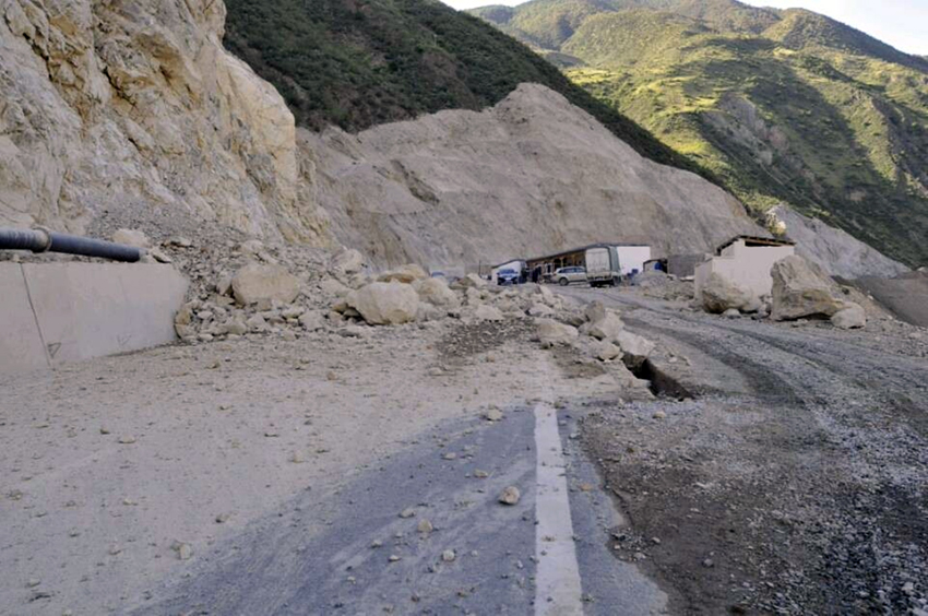 高清：川滇交界发生5.1级地震 房屋受损严重道路通行受阻