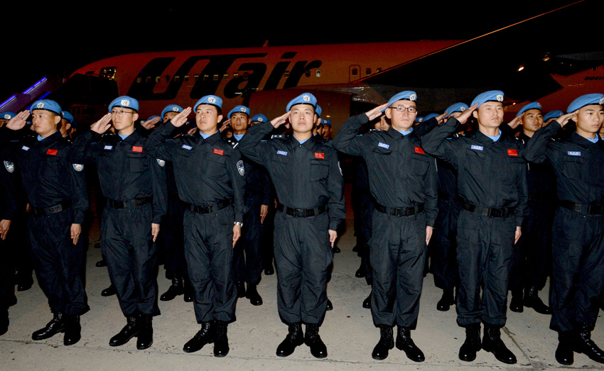 高清:中国首支赴利比里亚维和警察防暴队启程