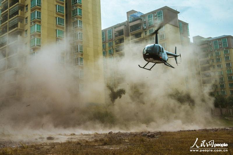 广东惠州警方雷霆扫毒出动直升机+百米低空