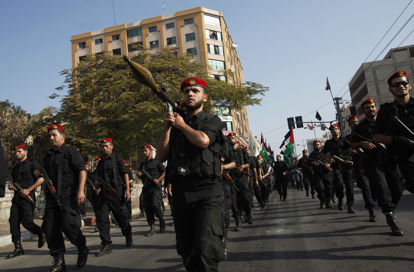 哈马斯组织武装大游行 纪念巴以武力冲突1周年