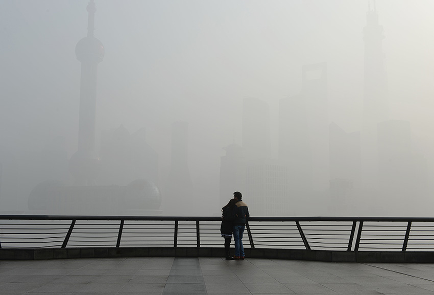 全国多地遭遇雾霾天气