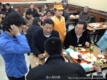 习近平排队买包子图片