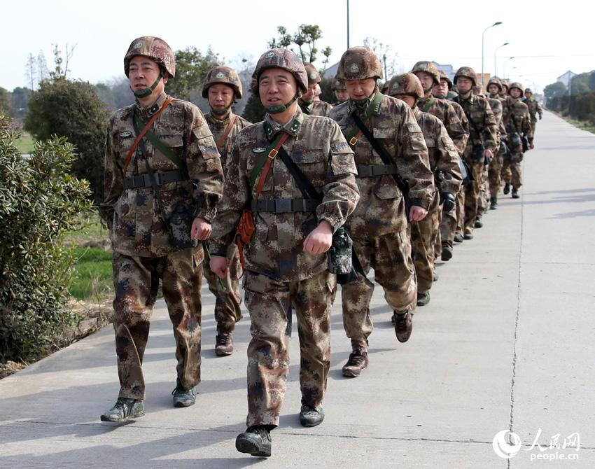 我军第1集团军春节前战备拉动