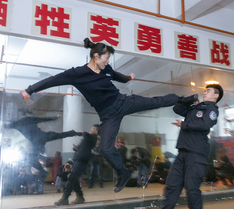 重庆<em>女子特警队</em>:警中霸王花 构筑城市安全防线