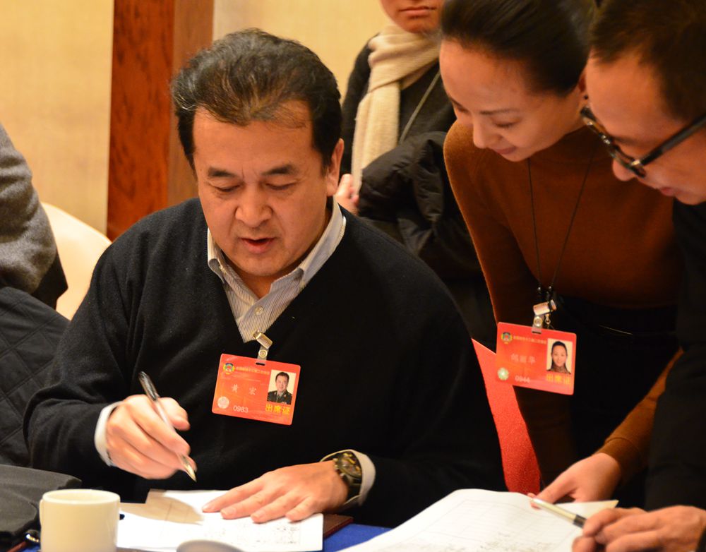 高清:全国政协委员邰丽华向黄宏委员征集提案
