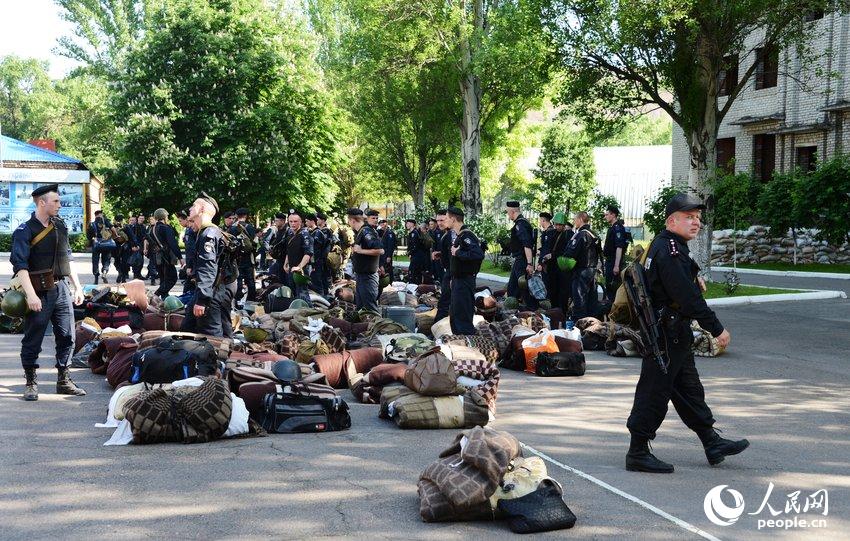 顿涅茨克亲俄武装占领乌军事单位 乌士兵