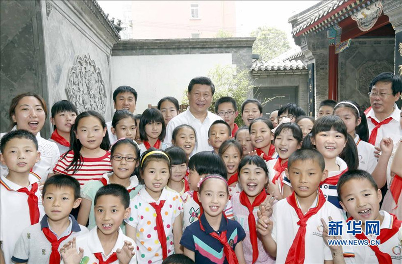 近平到北京市海淀区民族小学参加庆祝六一国