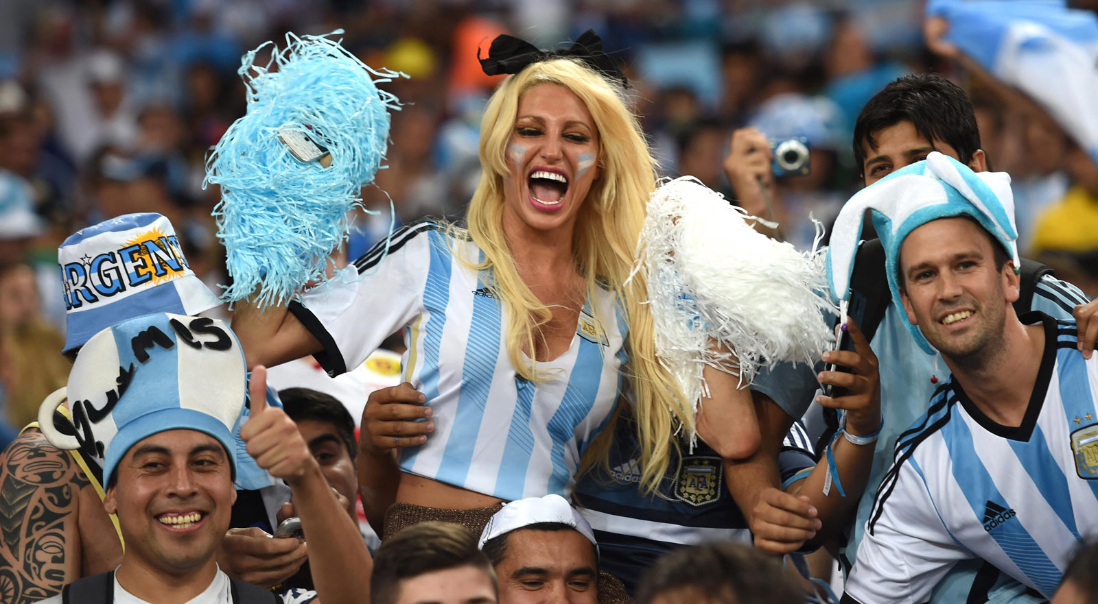2014世界杯:疯狂的球迷 6月15日,阿根廷球迷赛
