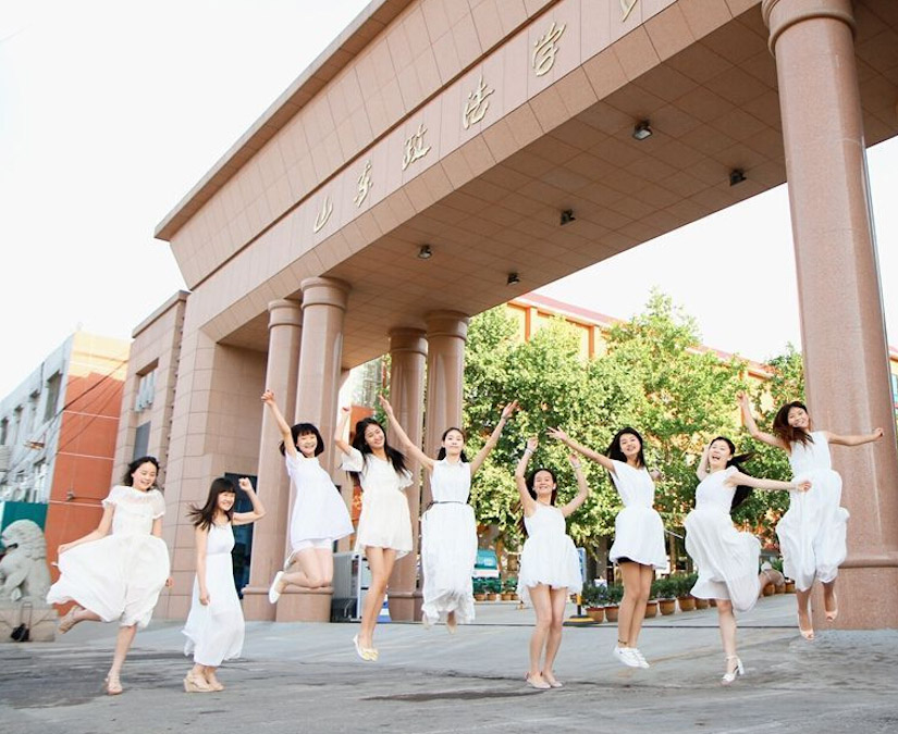 国内高校开启<em>女神营销</em>模式 招生广告惊呆网友