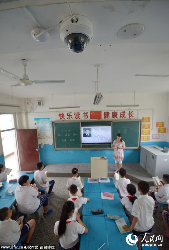 河北邯郸一小学教室安装摄像头加强校园安全管理