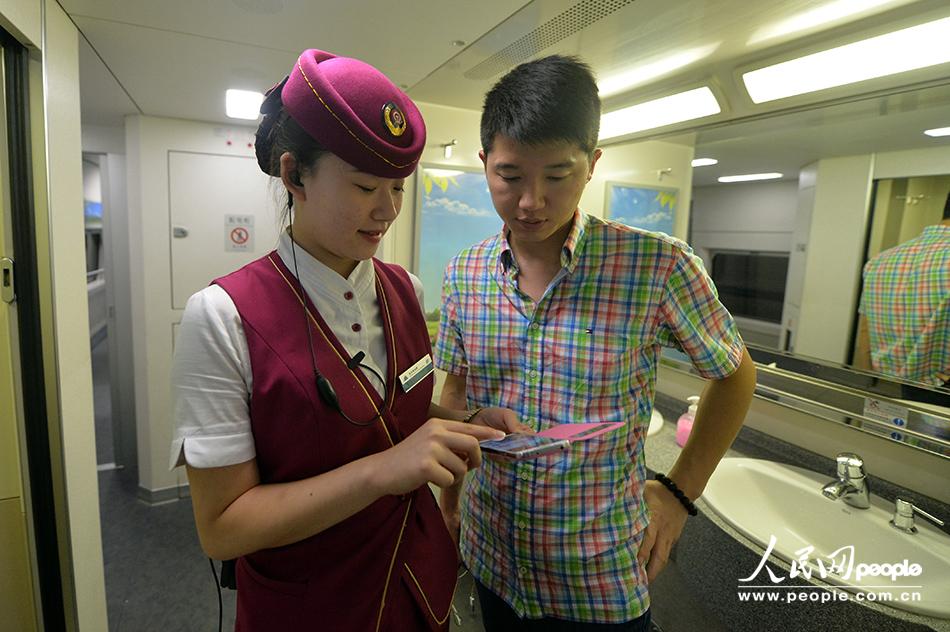北京铁路局北京客运段:微信平台迎暑运 旅客出行更温馨
