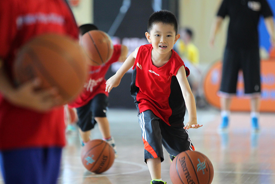 NBA姚明学校夏季训练营享受假期