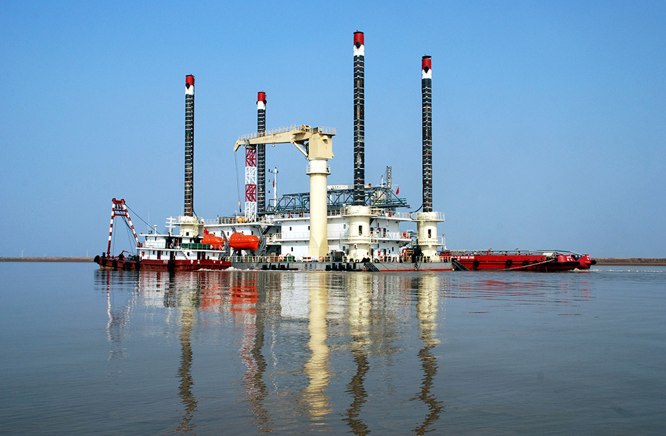 我国自主研发迁移式海洋钻井平台交付使用