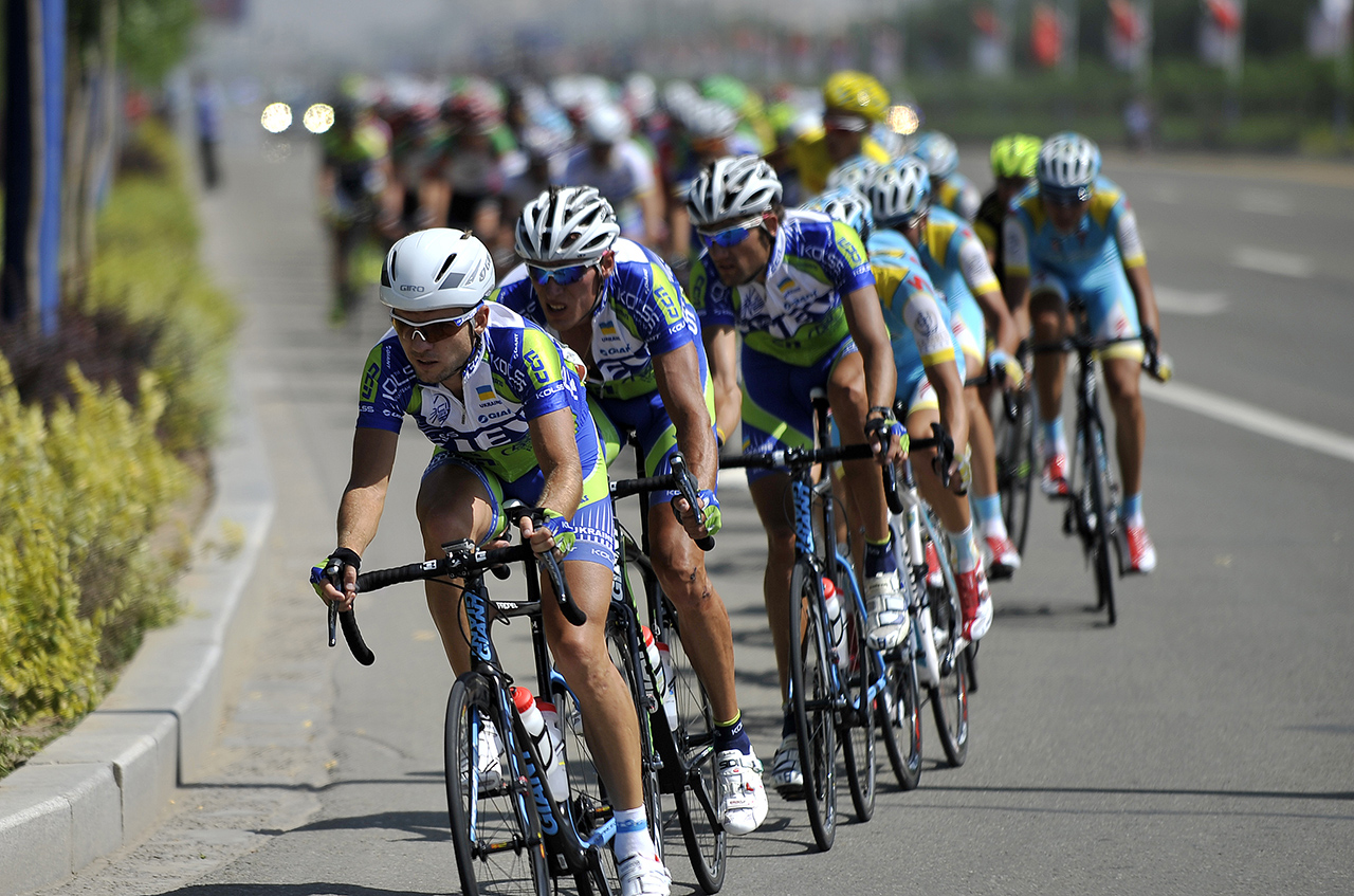 环青海湖自行车国际公路赛进入第十二赛段
