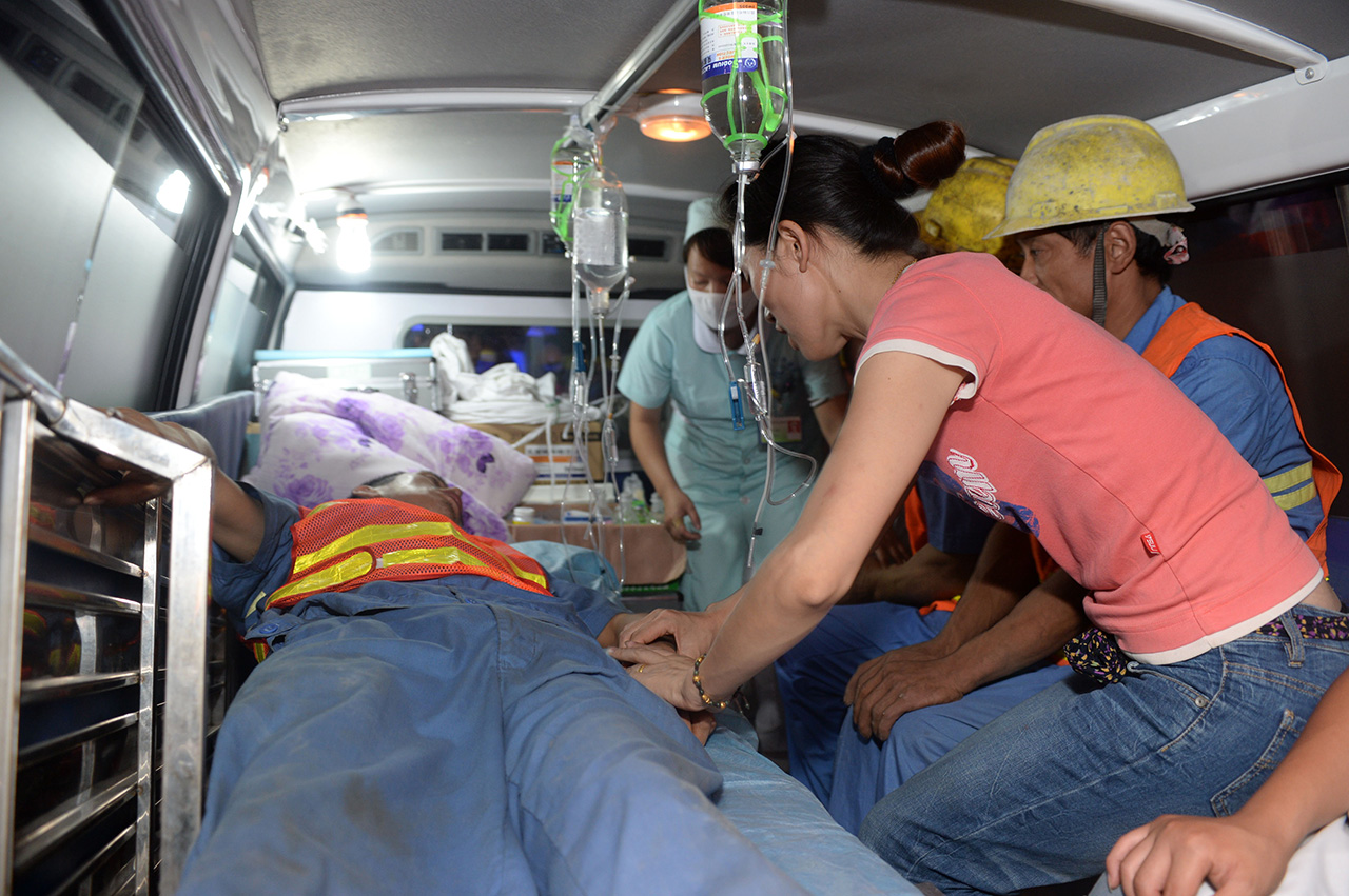云南富宁隧道坍塌事故14名被困人员成功获救