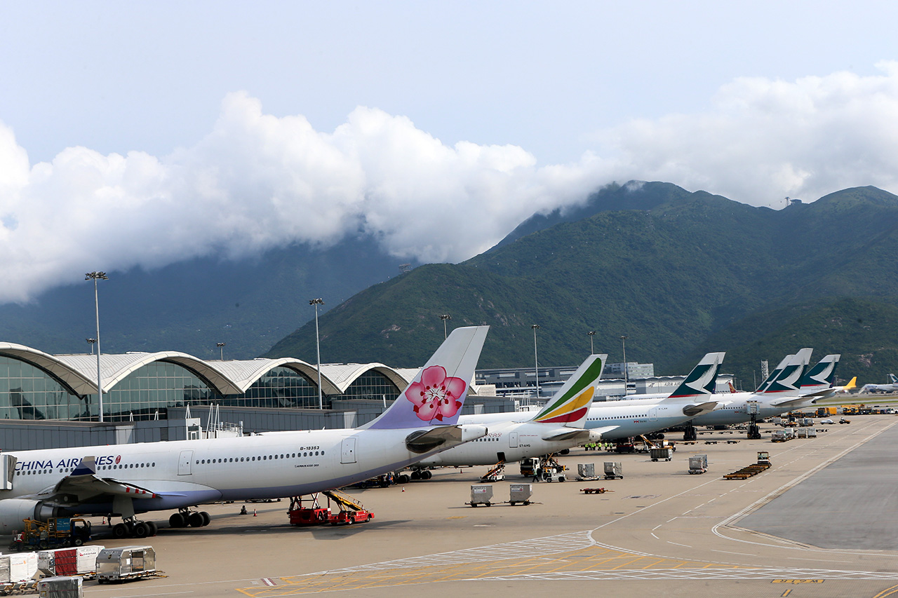 香港国际机场上半年客货运量增6.3%【2】--图片频道--人民网