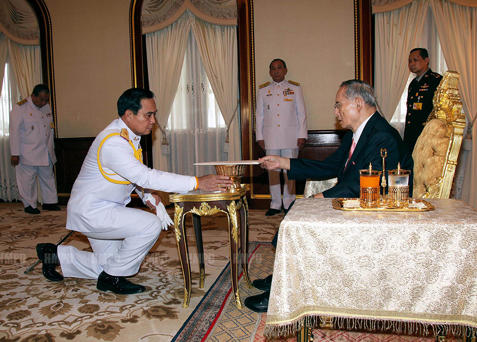 泰国国王批准临时宪法