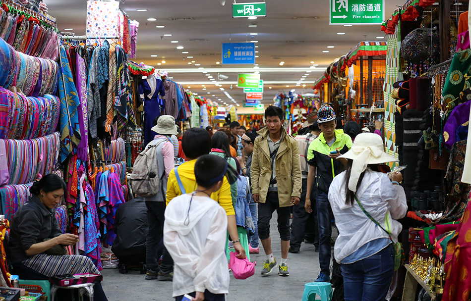 西藏旅游 民族特色小饰品受游客青睐【2】