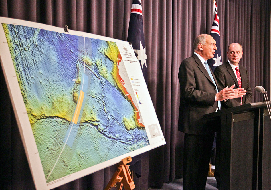 8月6日，在澳大利亚首都堪培拉，澳大利亚副总理特拉斯（左）出席新闻发布会。