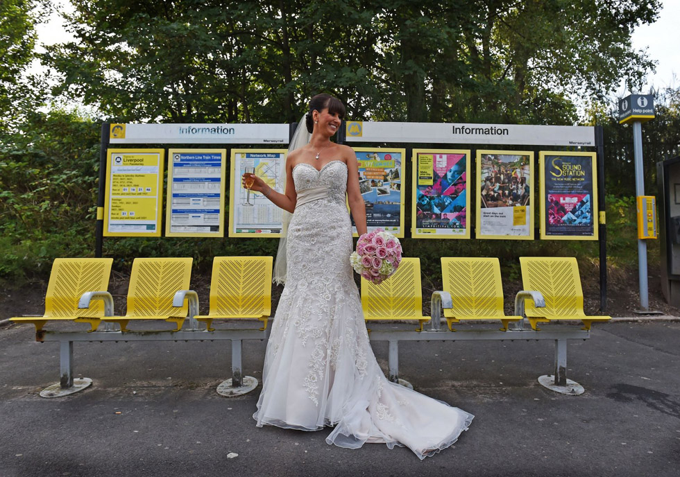 新潮婚礼:英国一新娘乘火车去结婚【5】
