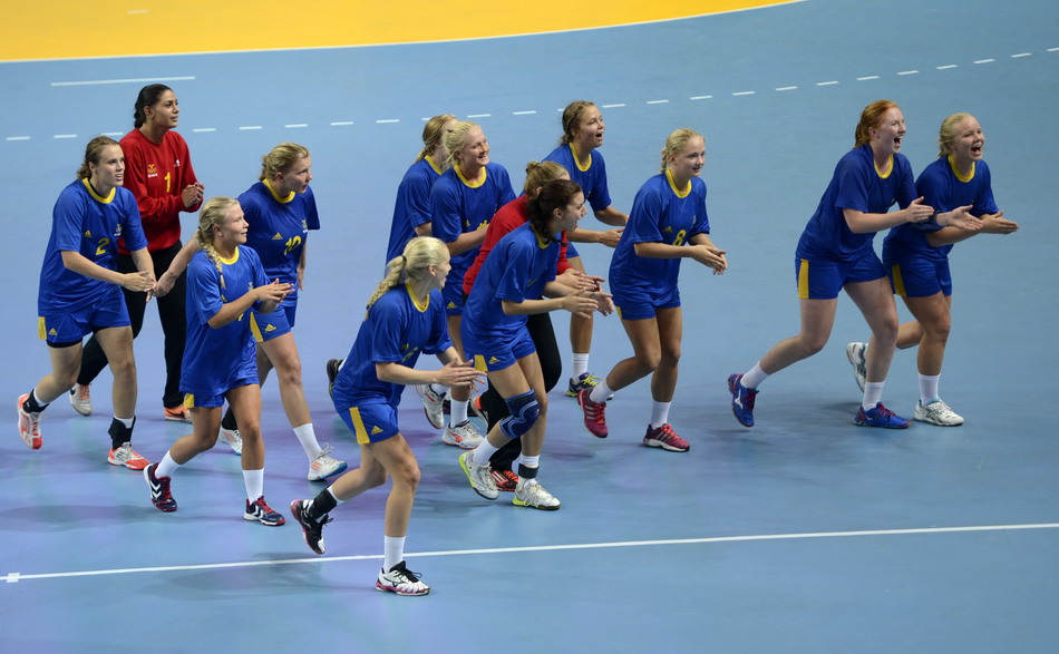 8月25日，瑞典队球员在比赛后庆祝。新华社记者赵戈摄