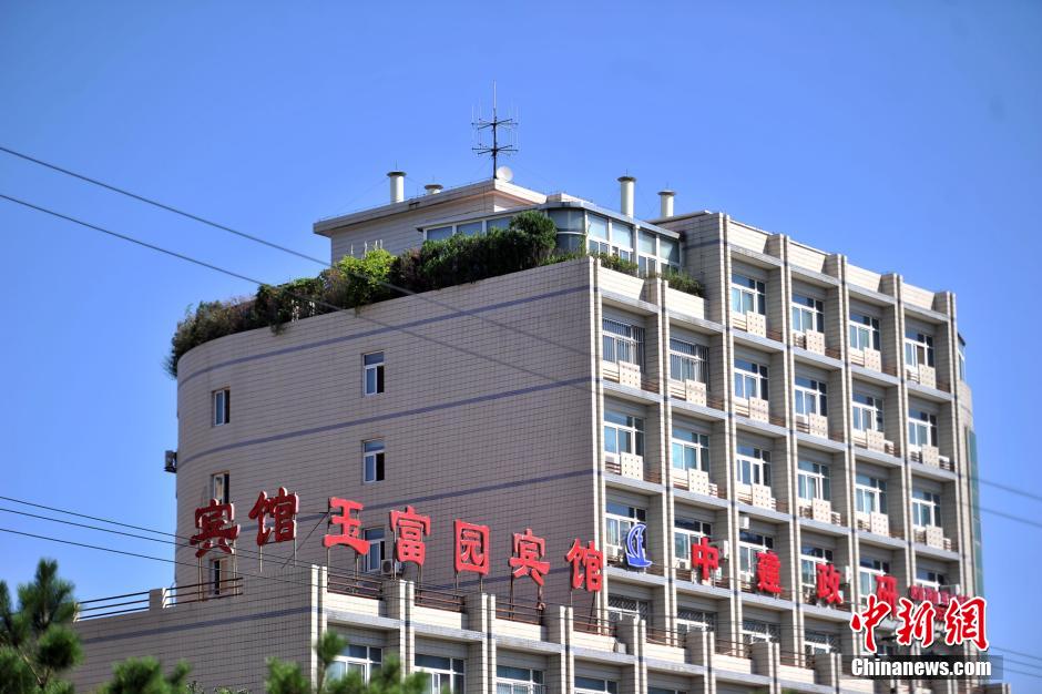 北京一大厦楼顶建“空中花园” 或被执行强拆【2】