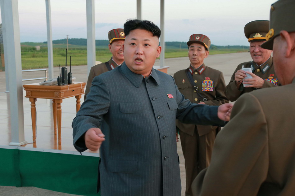 金正恩指导朝鲜人民军进行空降与目标打击训练