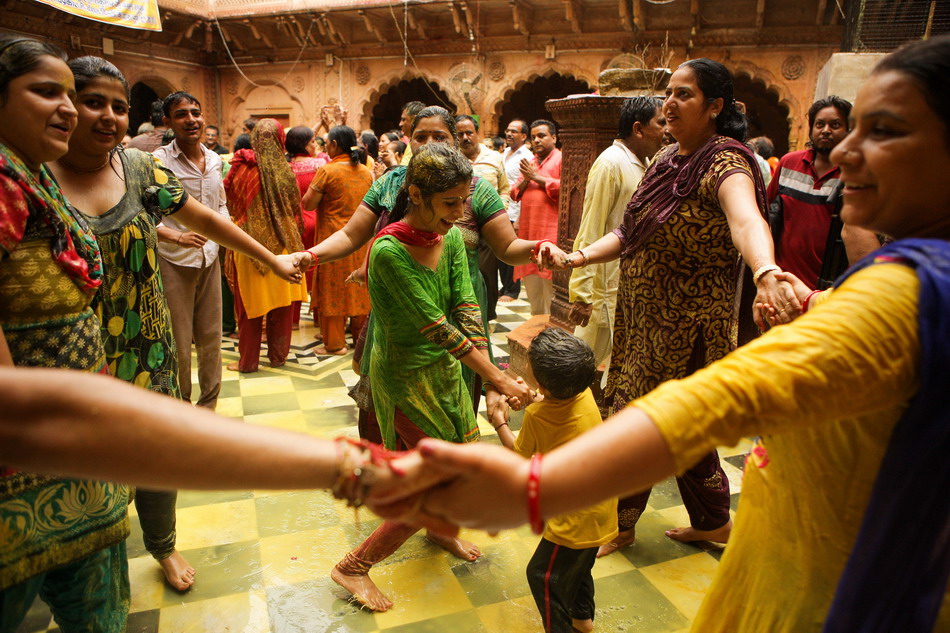 印度古城庆祝女神拉达的生日