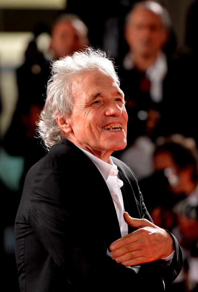  9月4日，在意大利威尼斯利多岛举行的第71届威尼斯电影节上，《帕索里尼》导演阿贝尔・费拉拉亮相首映式红毯。