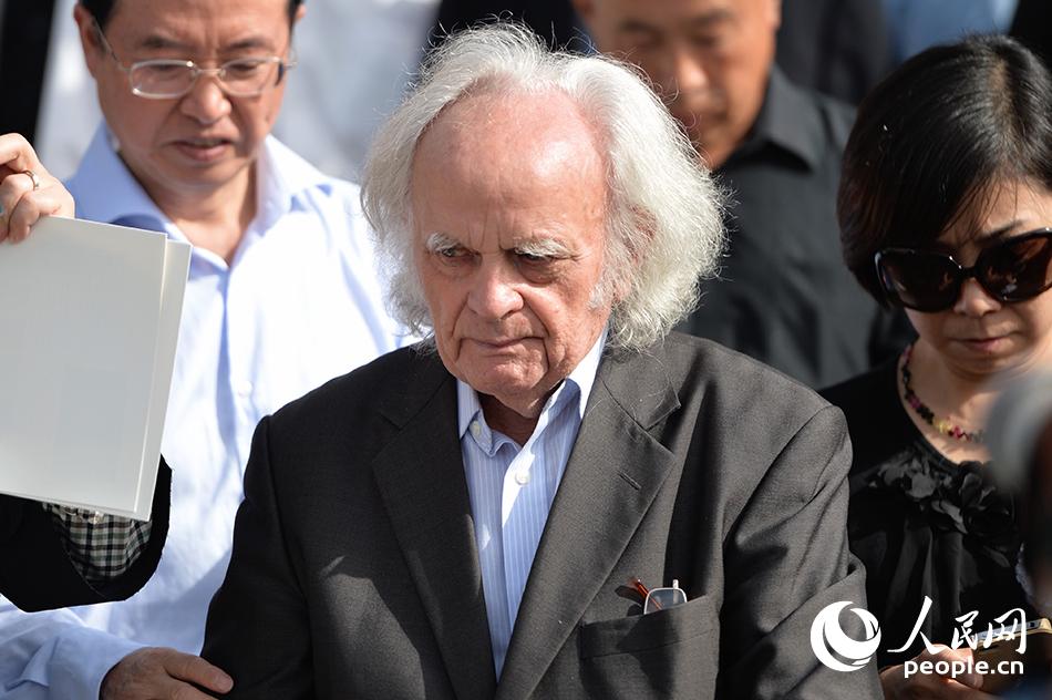 国学泰斗汤一介遗体告别仪式在八宝山举行