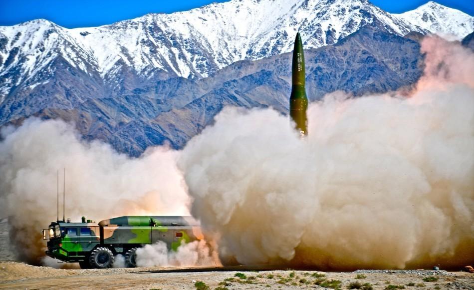 高清:第一岛链杀手!疑似二炮新型东风16导弹曝