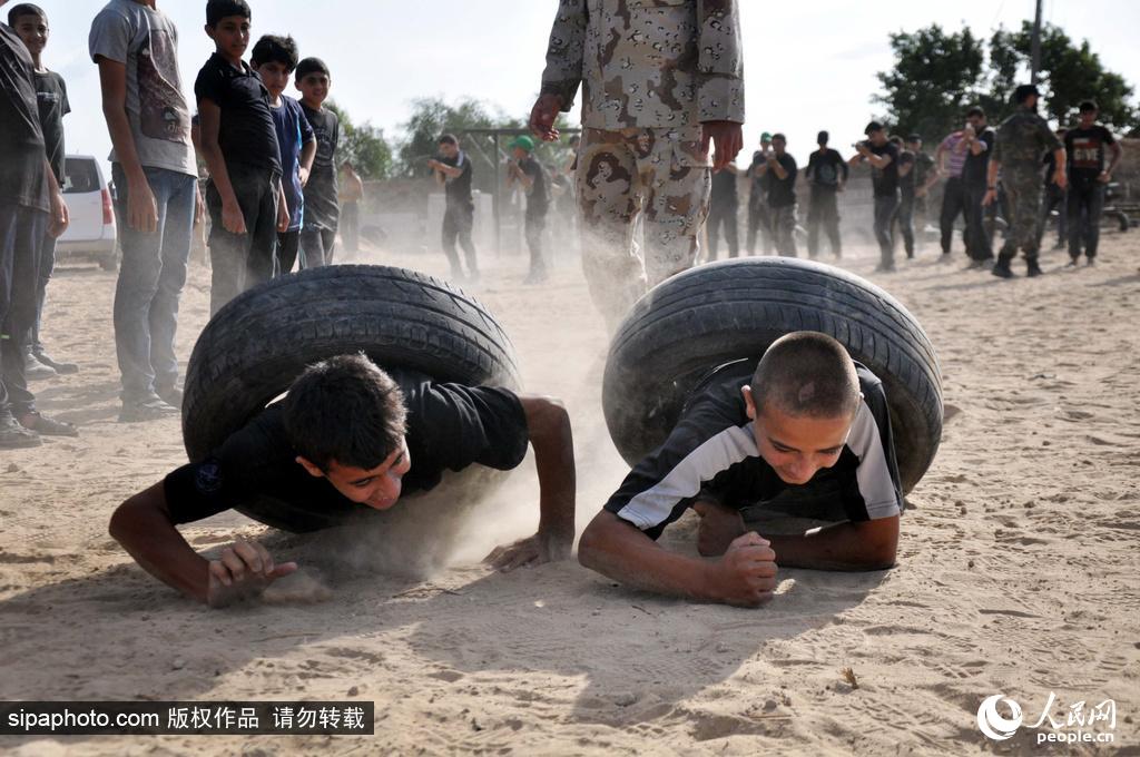 哈马斯青少年军事训练营