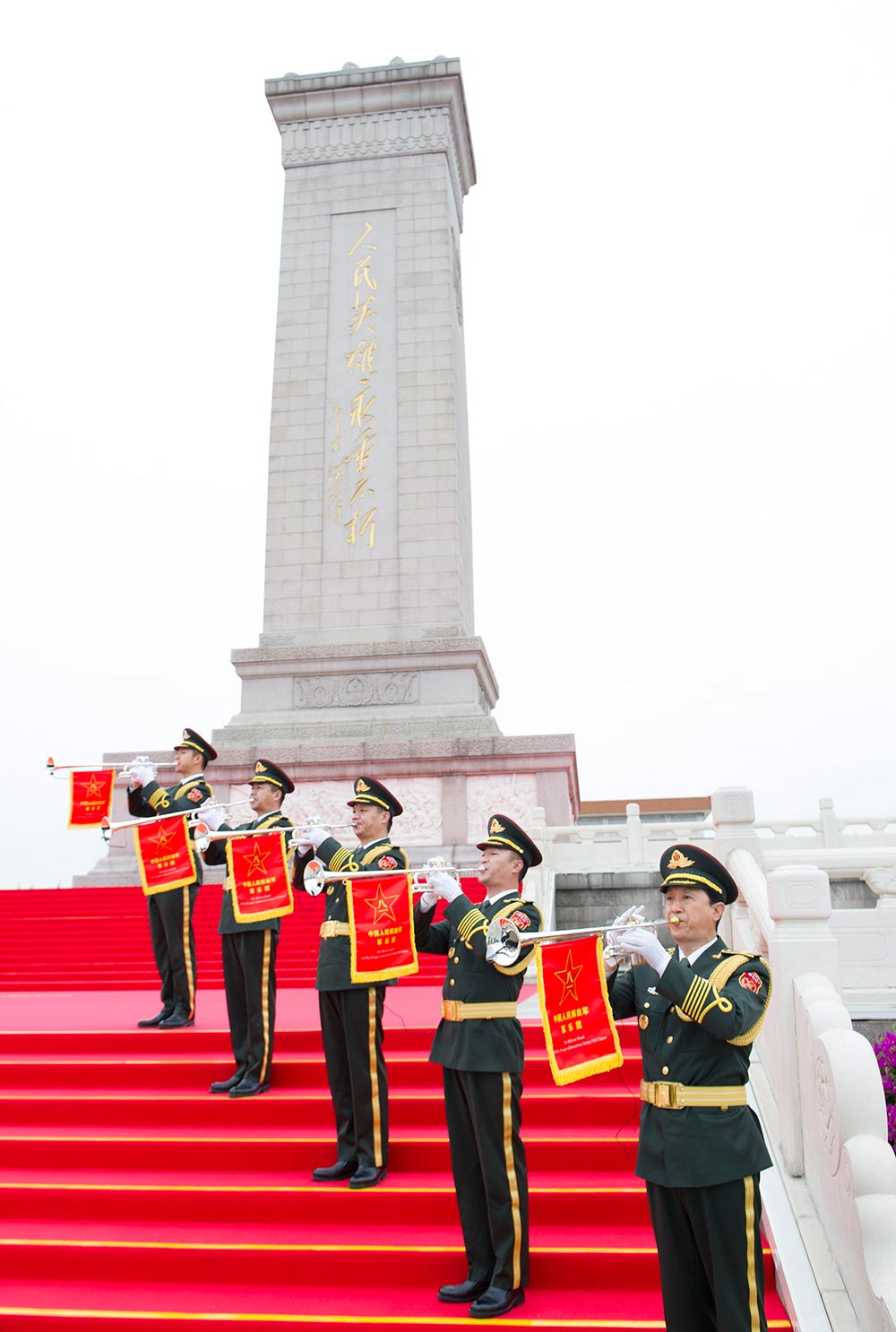 各地举行烈士纪念日活动