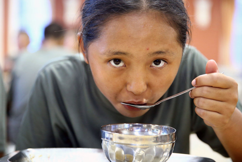海南三沙首位<em>应征女兵</em>军营的一天--图片频道--