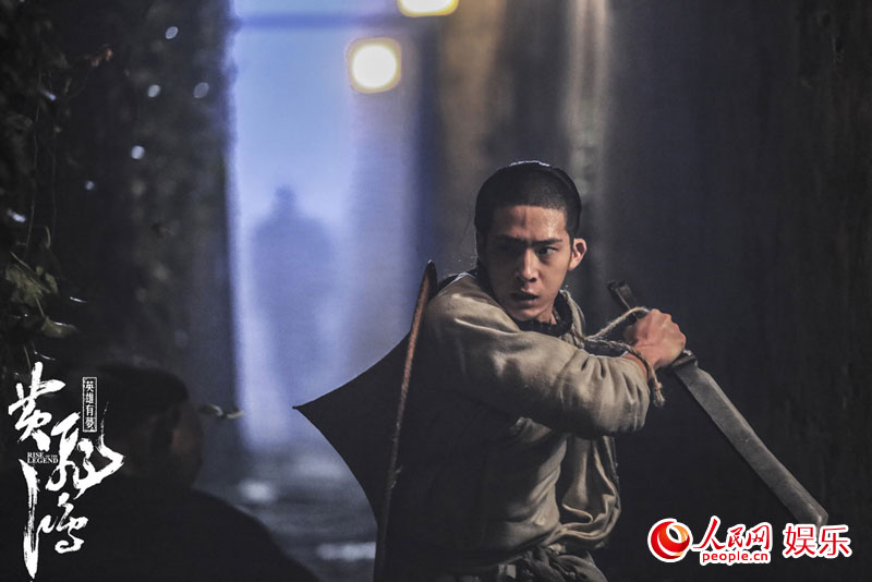 《黄飞鸿》曝赤火红海报 井柏然上演困兽之斗