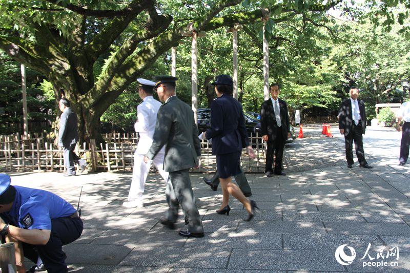 8月15日,几名日本自卫队干部参拜靖国神社.赵松摄