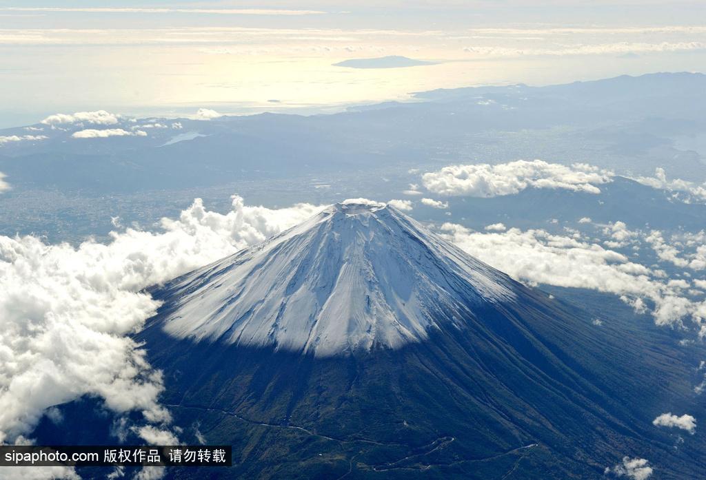 日本富士山迎來今年 初冠雪 銀裝素裹美不勝收 圖片頻道 人民網