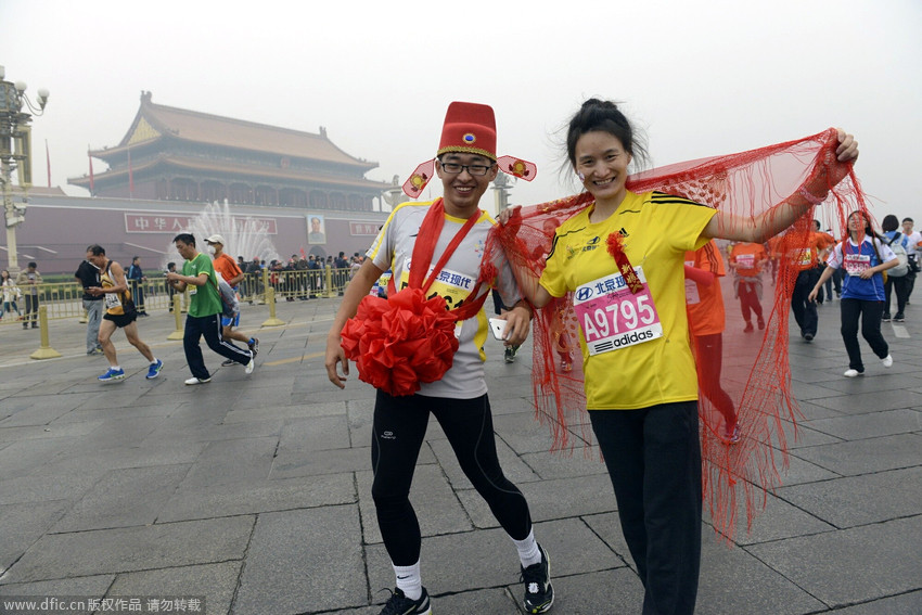 北京3万人参加北京马拉松赛。