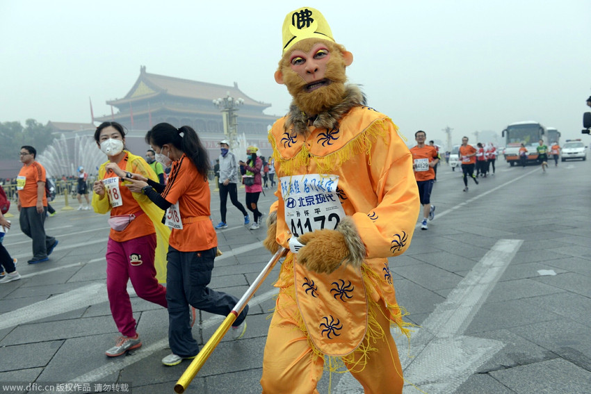 北京3万人参加北京马拉松赛。
